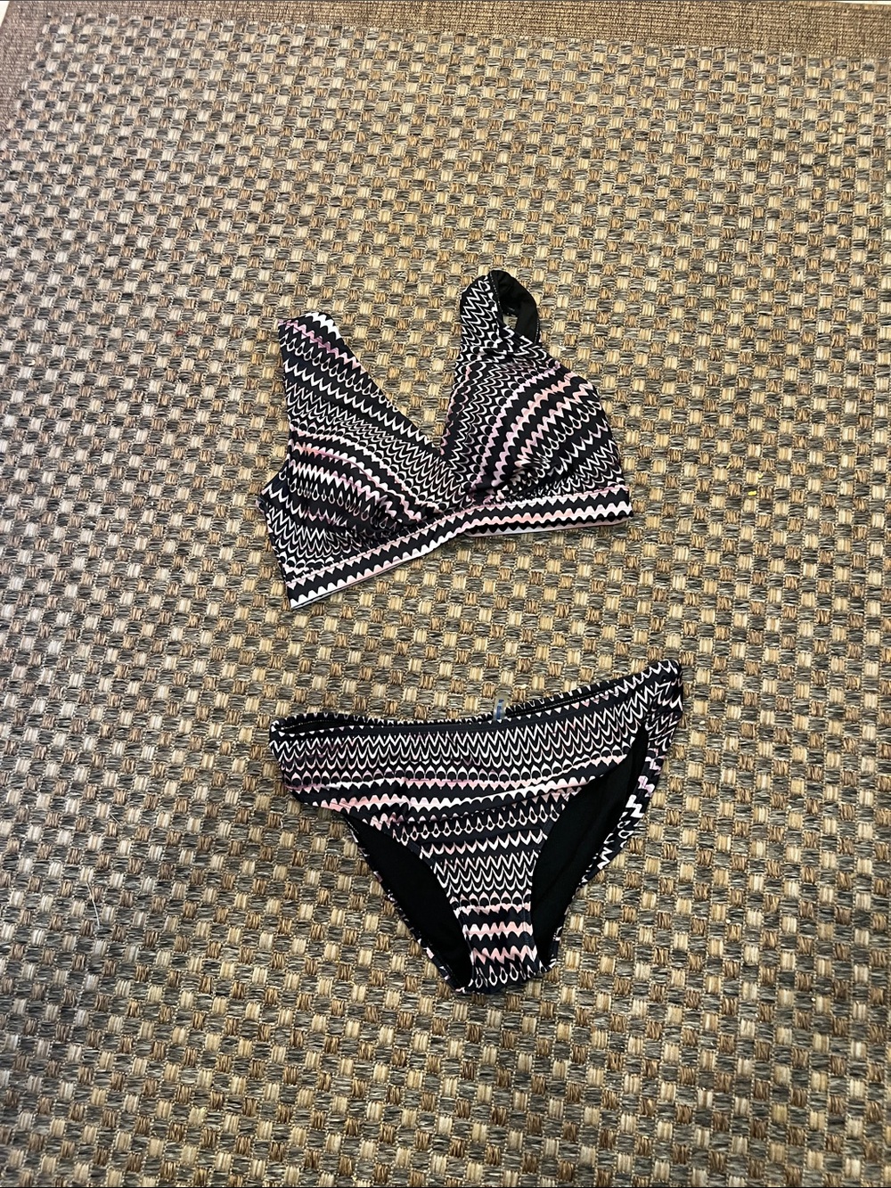 Women’s Black  Zigzag Bikini Set cl new